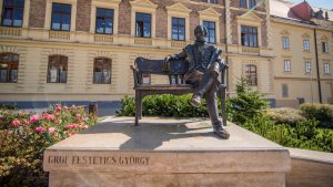 keszthely-festetics-gyorgy-szobor2-foter-csodalatosbalaton.hu