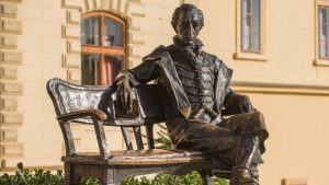keszthely-festetics-gyorgy-szobor3-foter-csodalatosbalaton.hu