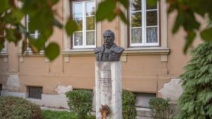 keszthely-csany-laszlo-mellszobra1-csodalatosbalaton.hu