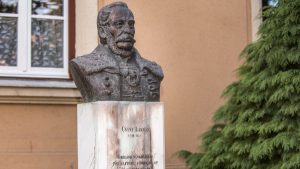 keszthely-csany-laszlo-mellszobra2-csodalatosbalaton.hu