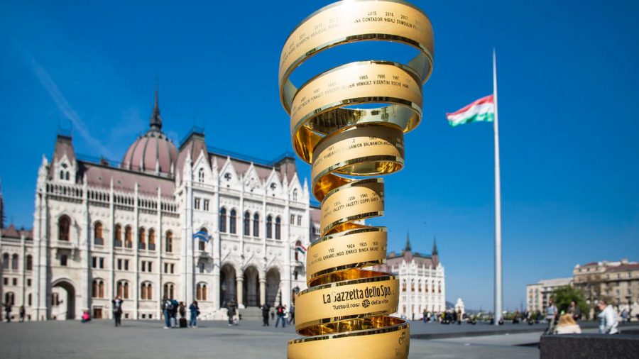 Felavatták a 2020-as Giro d'Italia budapesti rajtkapuját