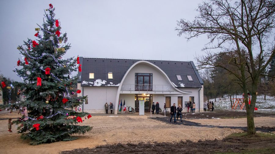 Új turisztikai látogatóközpontot adtak át Etyeken