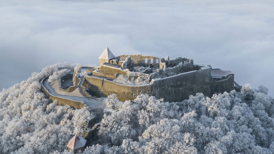 Zúzmarás mesevilággá változott a Visegrádi vár és környéke