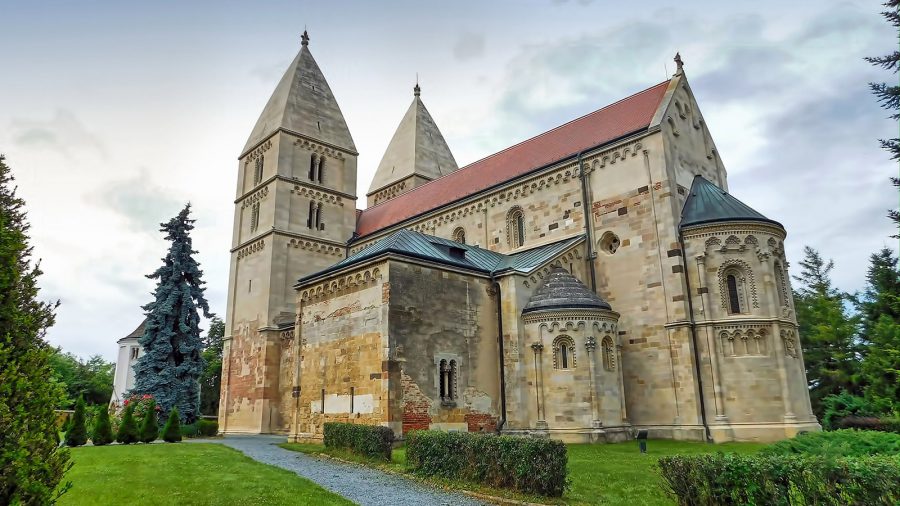 800 éves a Jáki bazilika, Magyarország leghíresebb román kori temploma