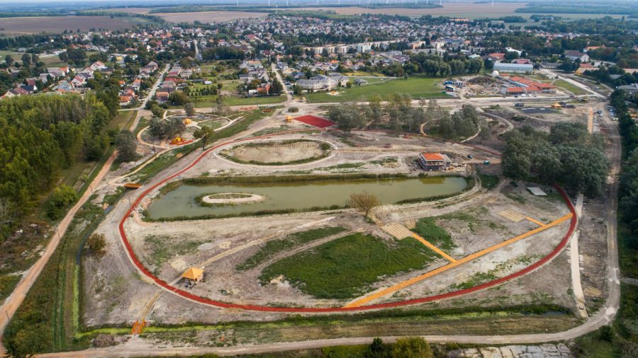 Termálfürdő és szabadidőpark épül Bábolnán