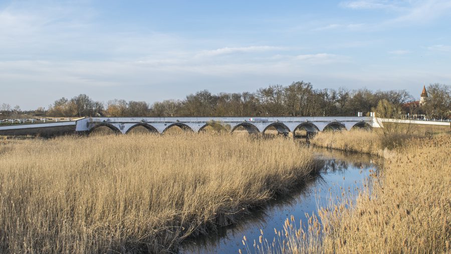 A leghosszabb magyar közúti kőhíd, a hortobágyi Kilenclyukú híd