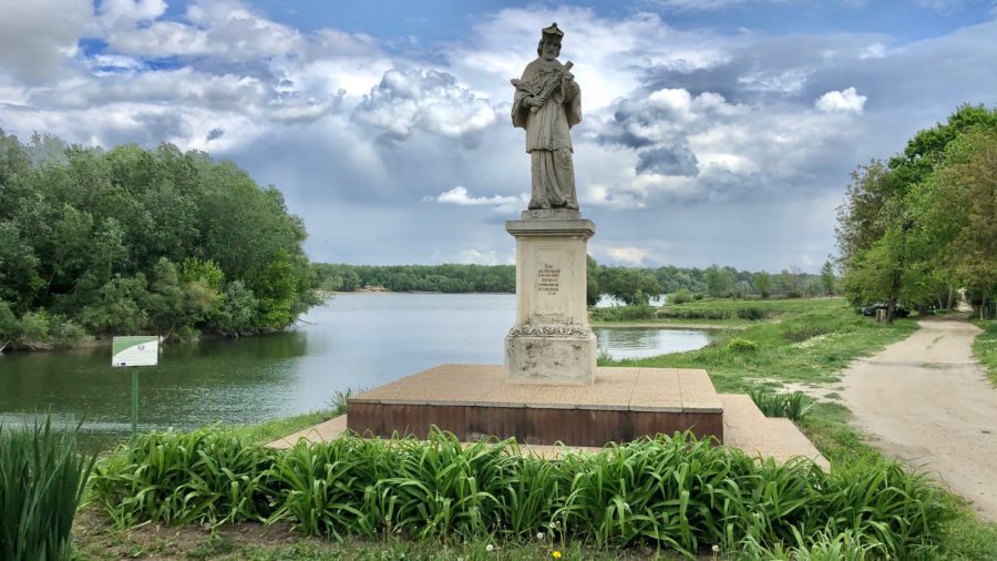 Nepomuki Szent János szobor Adony