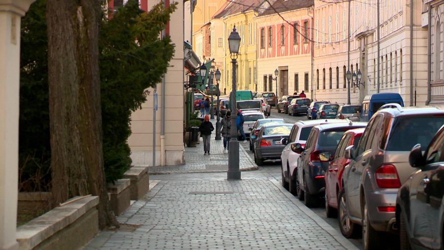Hétfőtől egész Magyarországon ingyenes a közterületi parkolás
