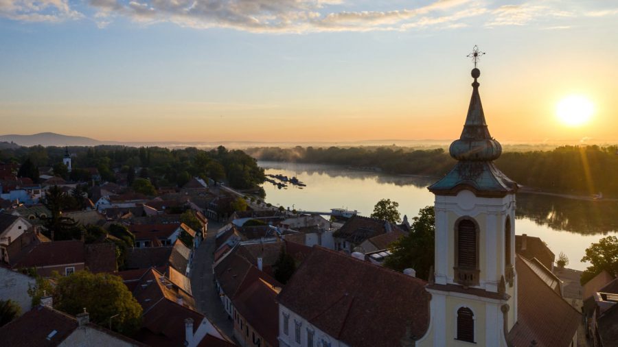 Rámosolygott Szentendrére a felkelő nap