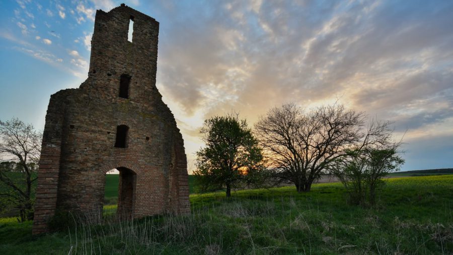 Somolyipusztai templomrom