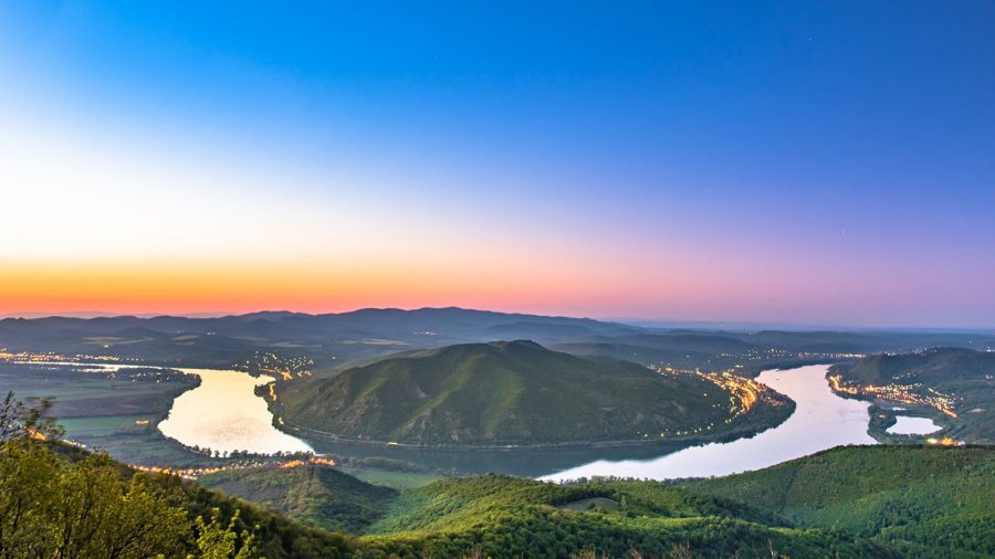 Új (piros négyzet) turistaúton is elérhető a Prédikálószék
