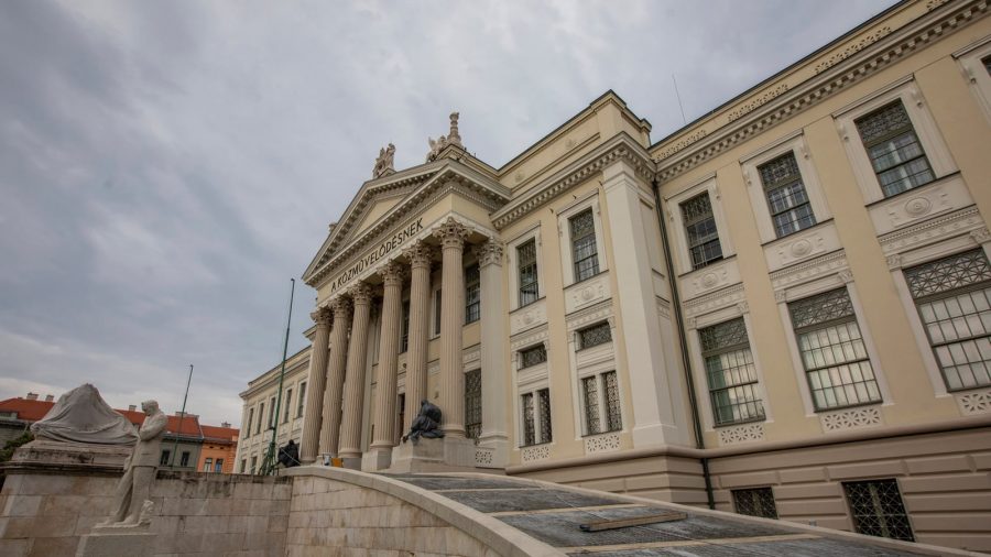 Új tárlatokkal és Máté Bence képeivel bővült a szegedi Móra Ferenc Múzeum