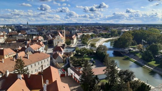A város, melynek központját sétahajón is bejárhatod: Győr