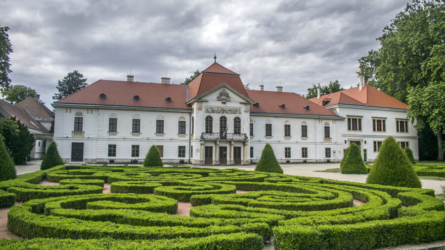 Közel 3 milliárd forintból, 2022 őszére megújul a nagycenki Széchenyi-kastély