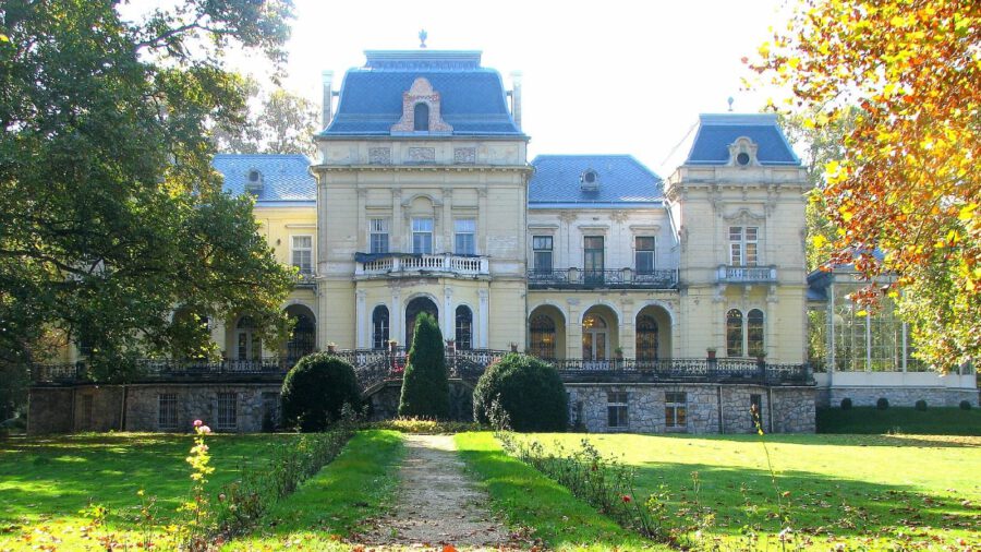 A tóalmási barokk stílusú palota, az Andrássy-kastély