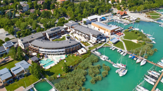 Hotel Silverine Lake Resort