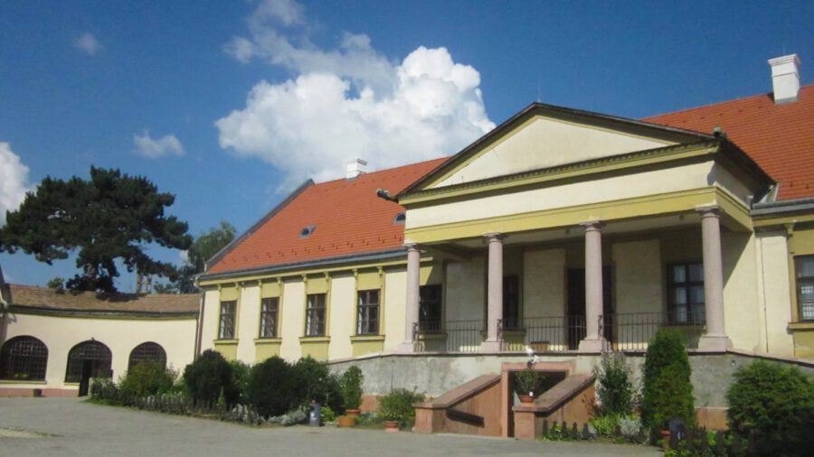 Mintegy 150 millió forintból újul meg a győri Bezerédj-Esterházy-kastély