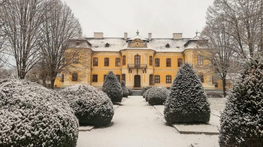 A móri Lamberg-kastély, melyet kétszer is földrengés tépázott meg