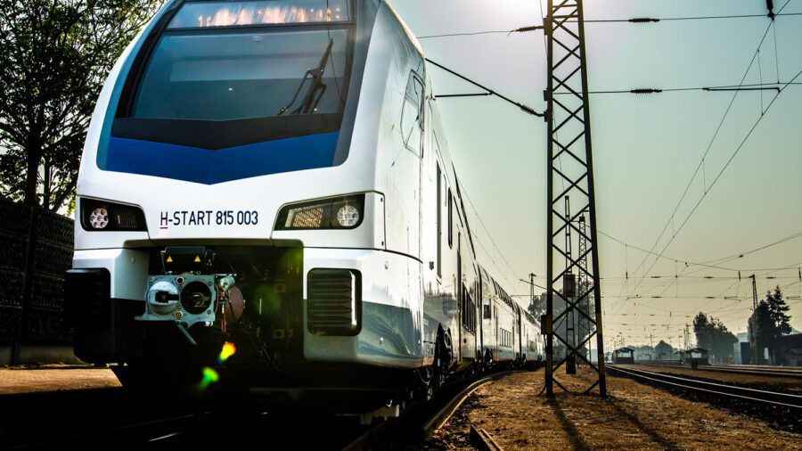 Több száz vasúti jármű újul meg 2021-ben