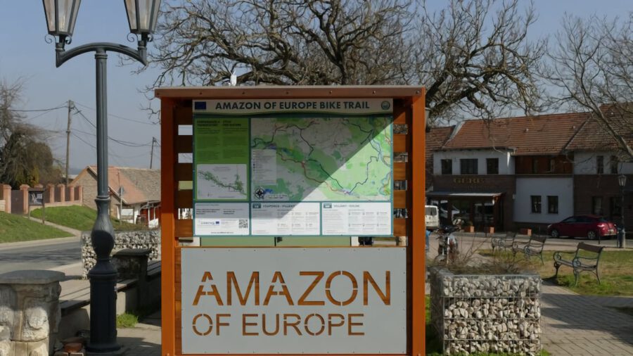 Kihelyezték az Amazon of Europe Bike Trail kerékpáros túraútvonal információs tábláit