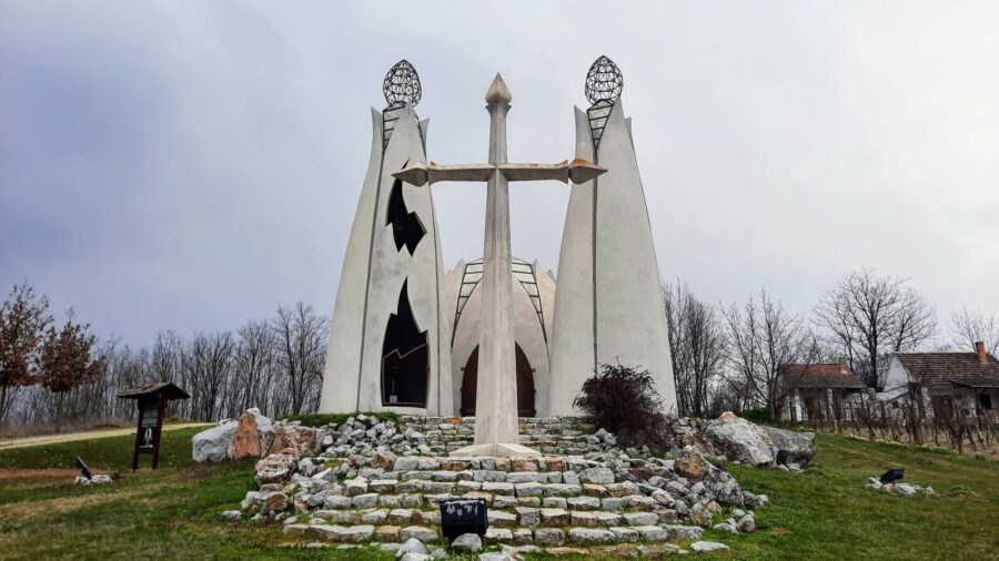 A legdélebbi magyar falu, Beremend különleges temploma