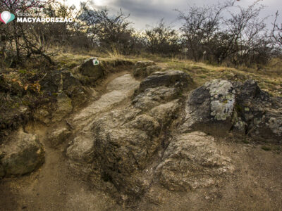 Pákozdi ingókövek: 300 millió éves, páratlan gránit sziklák