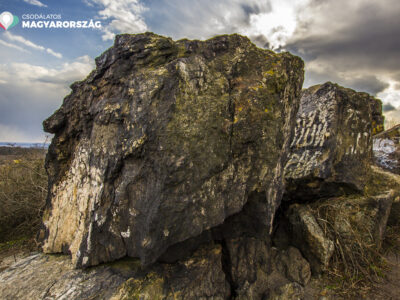 Pákozdi ingókövek: 300 millió éves, páratlan gránit sziklák