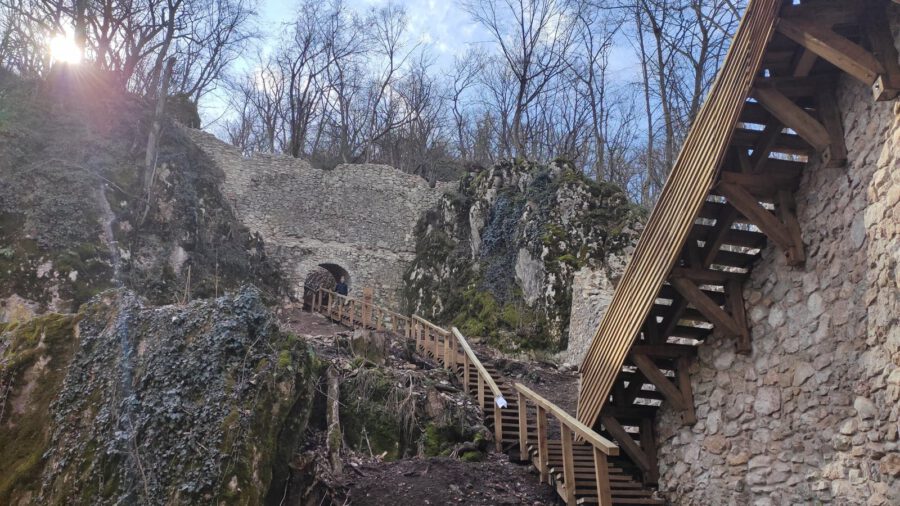 Biztonságosan látogathatóvá válik a Szádvári várrom