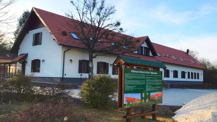 Átadás előtt a Gróf Esterházy Móric Ökoturisztikai Központ és Turistaház Kőhányáson