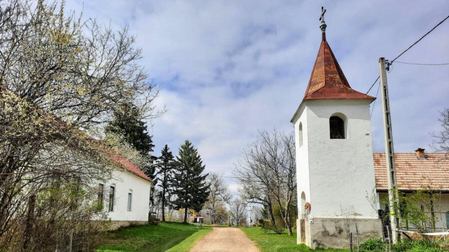 Vágotpuszta: a mecseki szellemfalu a turistautak találkozásában
