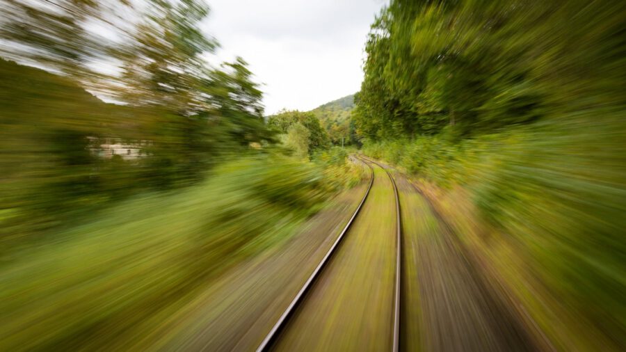 Székesfehérvárra is leágazhat a 320 km/h-val száguldó Budapest-Varsó gyorsvasút