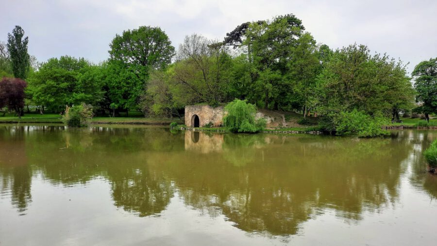 A pellérdi Brázay-kastély mesés parkja, ahol élmény a pihenés