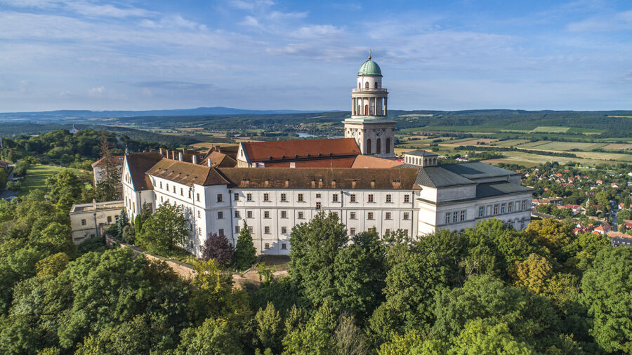 Pannonhalma, az épített és természeti örökségek tárháza