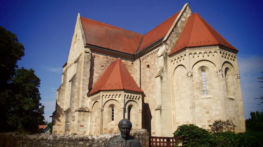 Ócsai református templom: a román kori építészet hazai gyöngyszeme