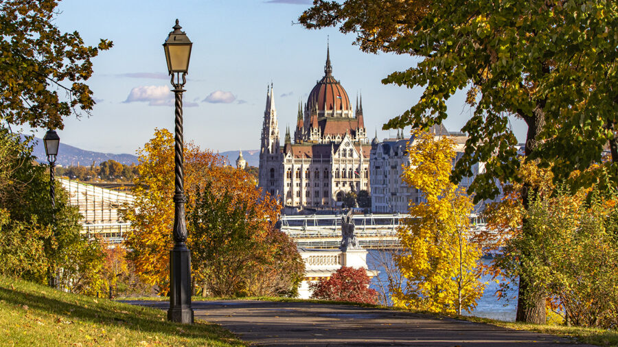 Őszi séta Budapest világörökségi kertjében, a Várkert Bazárban