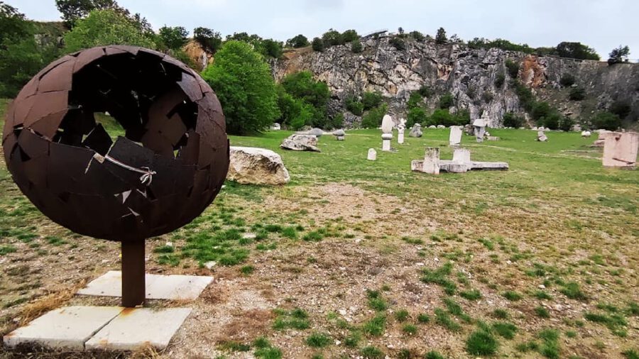 Nagyharsányi Szoborpark: szabadtéri kiállítóhely a bányagödörben