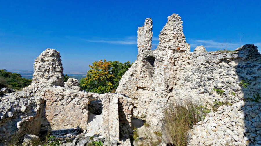 Vitányvár, a romantikus várrom a Vértes vad erdejében