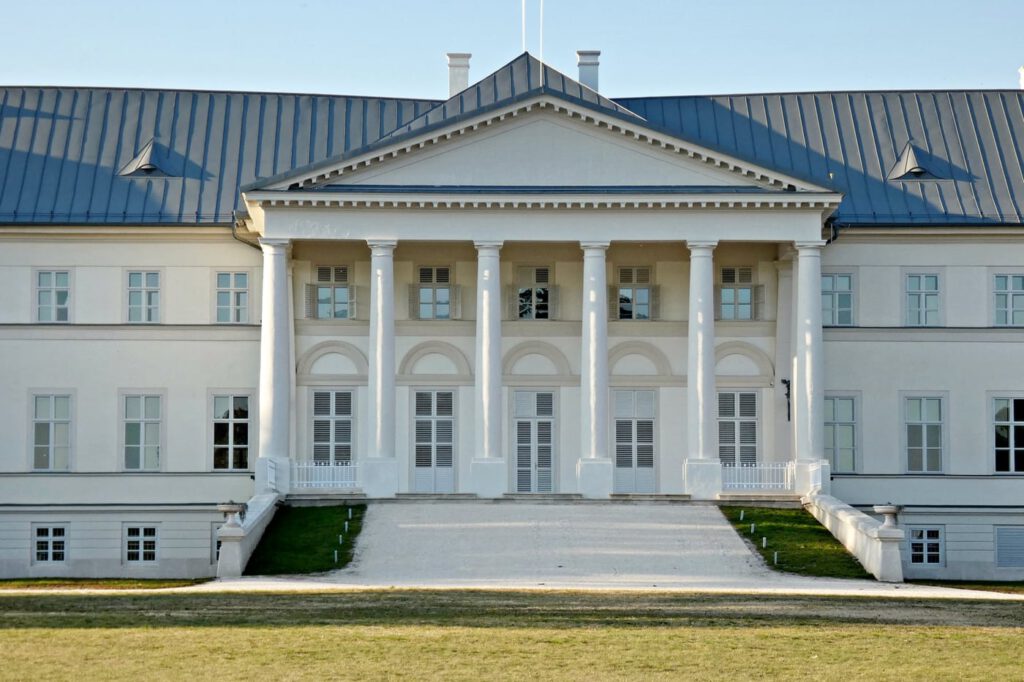 Hazánk egyik legszebb klasszicista kastélya