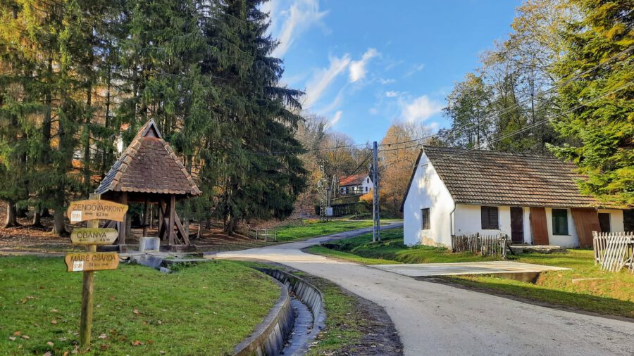 Kisújbánya: mecseki mesefalu az erdő közepén