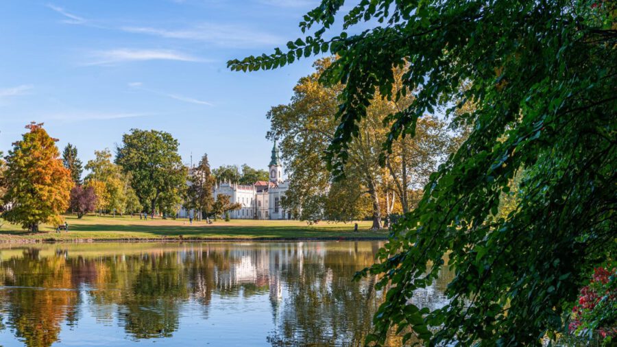 Őszi parkséta a martonvásári Brunszvik-kastély buja kertjében