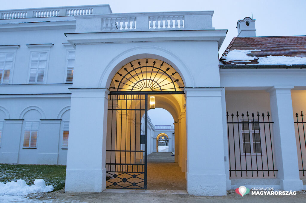 Átadták és újra látogatható a felújított bajnai Sándor-Metternich kastély
