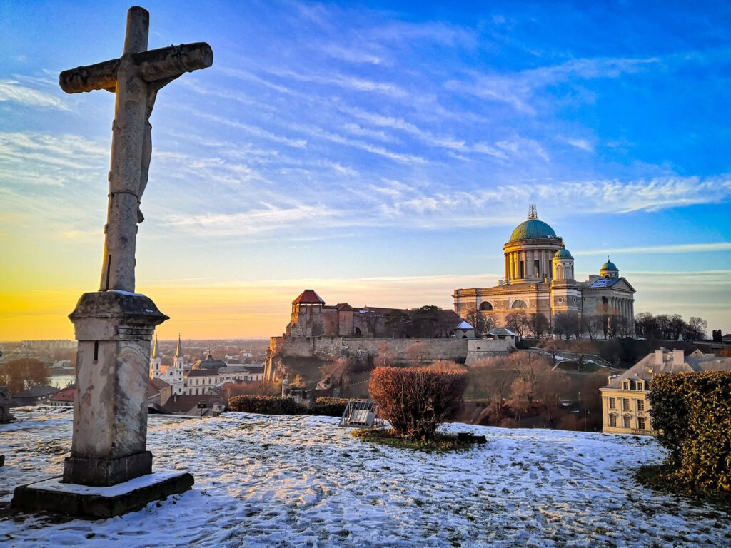 Esztergomi Bazilika, a Duna fölé magasodó Várhegy monumentális épülete
