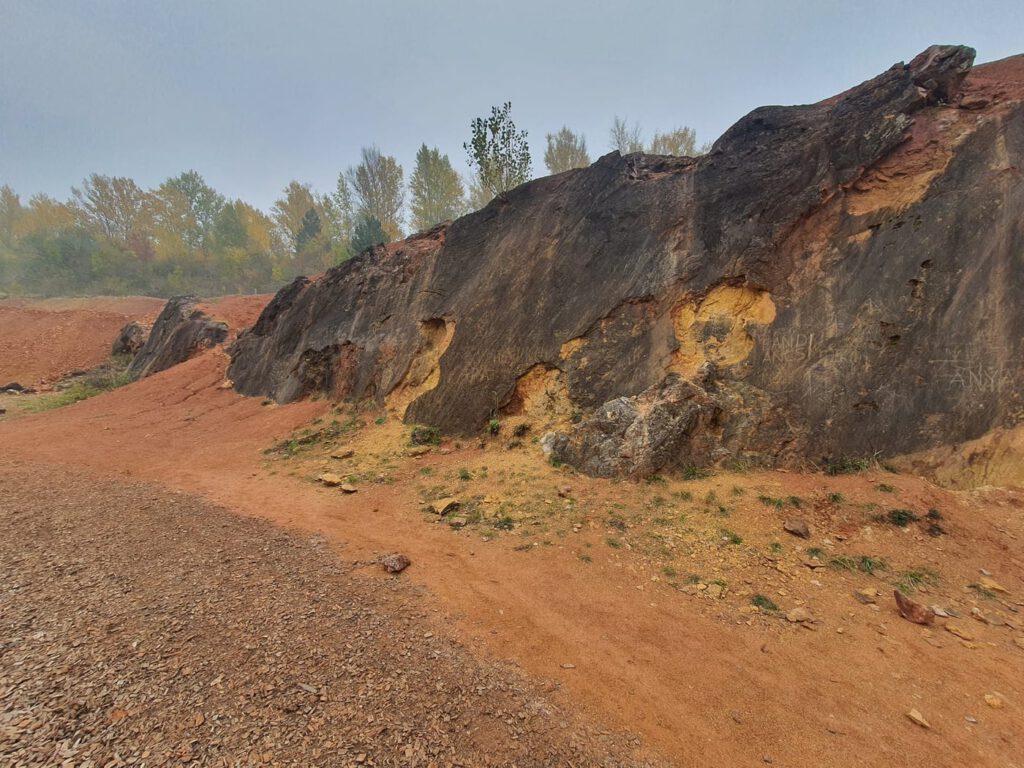 Gánt vöröslő földje, az Európában is ritkaságnak számító Bauxitföldtani Park