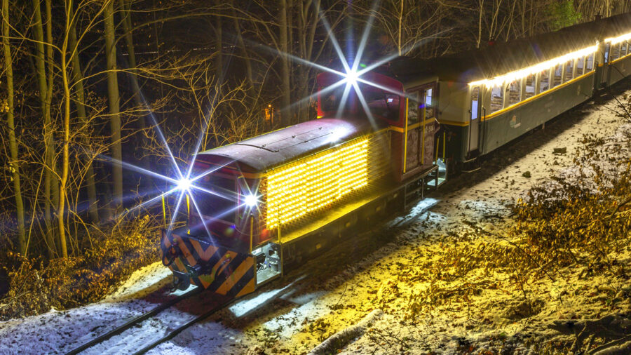 December 25-én és 26-án a Lillafüredi Erdei Vasút, karácsonyi fényvonatként közlekedik