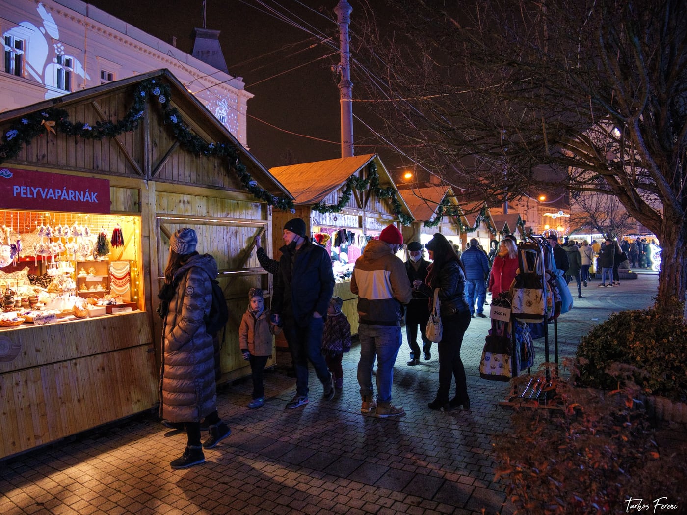 Adventi séta a karácsonyi forgatagban, Miskolc belvárosában