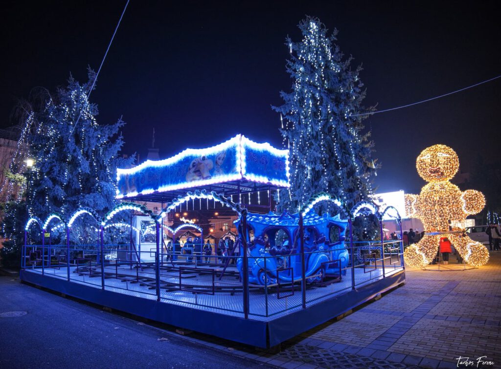 Adventi séta a karácsonyi forgatagban, Miskolc belvárosában