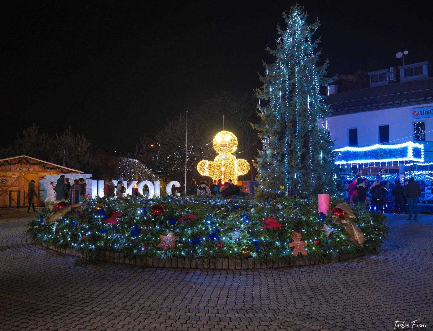 Adventi séta a karácsonyi forgatagban, Miskolc belvárosában