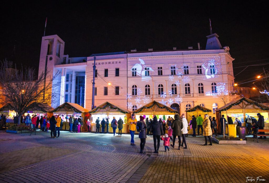 Adventi séta a karácsonyi forgatagban, Miskolc belvárosában