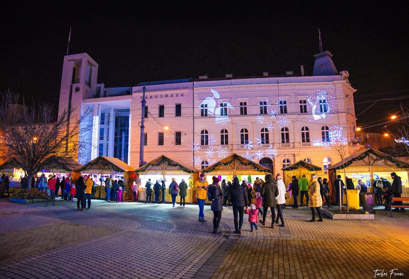 Adventi séta a karácsonyi forgatagban, Miskolc belvárosában