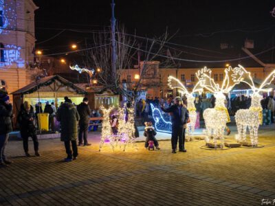 Adventi séta a karácsonyi forgatagban, Miskolc belvárosában